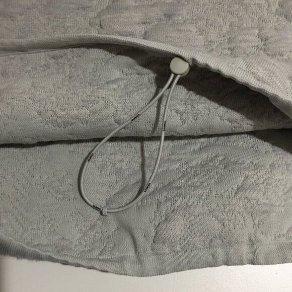 Lululemon Sweater Womens Size 10 Jacquard Texture Crew Neck Gray - Picture 9 of 9